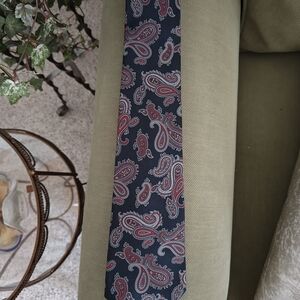 Men's Paisley Silk Tie in Navy and Red